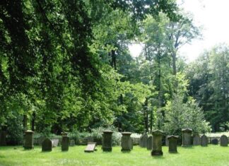 Ein Ziel der Radtour ist der Friedhof am Blomericher Weg in Essen-Kettwig. Foto: Helmut Neunzig