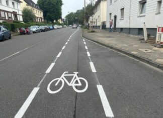 Auf der Düsseldorfer Straße wurde mit dem Schutzstreifen eine weitere Maßnahme aus dem Radfahrkonzept umgesetzt. Foto: Kreisstadt Mettmann