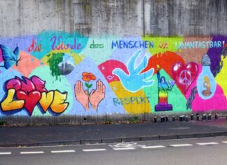 Das Graffito an der Talstraße stellt demokratische Werte in den Mittelpunkt. Foto: Caritas