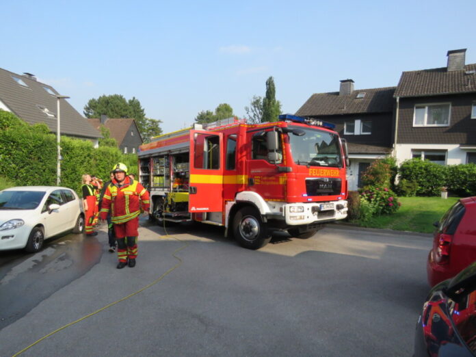 Einsatzkräfte der Feuerwehr vor Ort. Foto: Feuerwehr Heiligenhaus