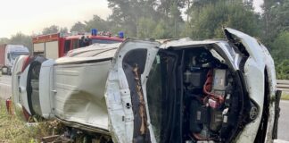 Auf der Autobahn in Richtung Krefeld kam es zu dem Crash. Foto: FW Alpen