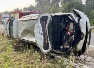 Auf der Autobahn in Richtung Krefeld kam es zu dem Crash. Foto: FW Alpen