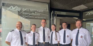 Große Freude bei der Feuerwehr über die Verstärkung. Foto: FW Velbert