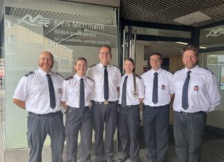 Große Freude bei der Feuerwehr über die Verstärkung. Foto: FW Velbert