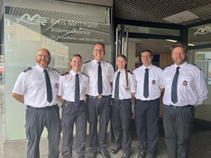 Große Freude bei der Feuerwehr über die Verstärkung. Foto: FW Velbert