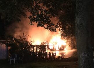 Der Laubenbrand an der Klosterstraße. Foto: FW Bottrop