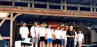 Die Rheinischen Sängerknaben aus Hösel beim Altstadtfest. Foto: Matthias Wehnert
