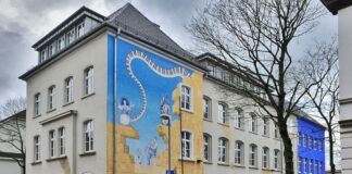 Liedbegleitung auf der Gitarre an der Velberter Musikschule