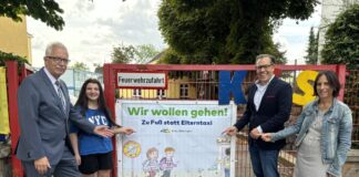 Das neue Banner hängt bereits in Mettmann. Foto: Kreis ME