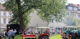 Der Traktoren-Fest lockt Besucherinnen und Besucher zahlreich nach Tönisheide. Foto: Volkmann