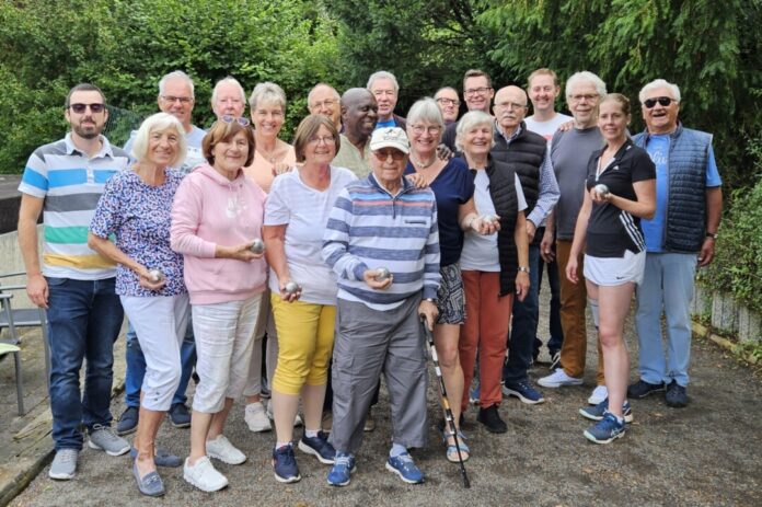 21 Teilnehmer haben beim Boule ihr Können an der Kugeln bewiesen. Foto: privat