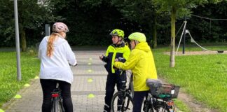 Geleitet wird der Kurs von Polizeihauptkommissarin Saskia Pletsch von der Verkehrsunfallprävention der Kreispolizeibehörde. Foto: Polizei