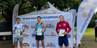 Sieger bei den Herren über zehn Kilometer: Robin Langer, Irek Meyer und Jan Fischer; Langer gewann zudem den 5000 Meter-Lauf, Meyer ist Gesamtsieger des Sparkassen Lauf Cups Ratingen. Foto: Seeuferlauf