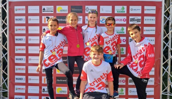 Fynn Jesper Nepicks, Mayla Suzann Nepicks, Kyara Goldmann, Paul Schneider, Daniel Radojkovic und Nick Frohnert (vorn). Foto: TTR