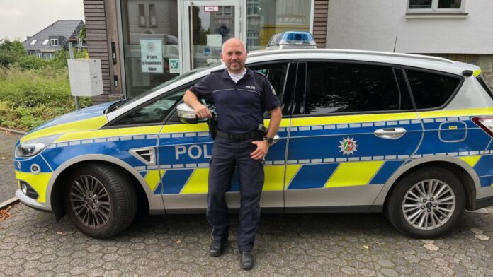 Tim Böger ist der neue Bezirksdienstbeamte in West und Isenbügel. Foto: Polizei