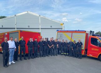 Die feierliche Übergabe der neuen Einsatzwagen. Foto: Freiwillige Feuerwehr Wülfrath