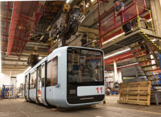 Der Vorderwagen eines Gelenktriebwagens in der Schwebebahn-Fahrzeugwerkstatt in Wuppertal-Vohwinkel. Foto: WSW/Stefan Tesche-Hasenbach