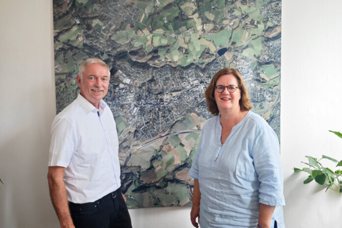 Die SPD-Bundestagsabgeordnete Kerstin Griese mit Bürgermeister Michael Beck. Foto: Büro Griese