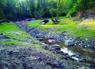 Die fertiggestellte Sohlengleite an der Anger in Cromford. Foto: BRW