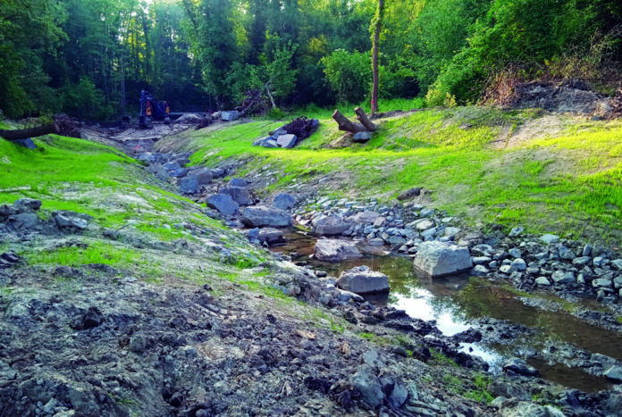 Die fertiggestellte Sohlengleite an der Anger in Cromford. Foto: BRW