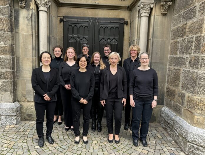 Die Schola Cantorum Medamana gestaltet eine Messe in St. Lambertus. Foto: Choralschola