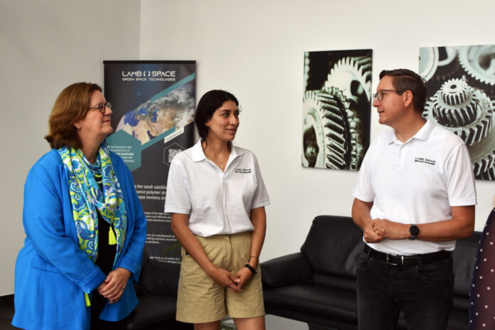Kerstin Griese, Farangis Dürkopp und Sven Langbein im Gespräch. Foto: Büro Griese