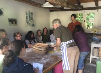Gemeinsam wird in Hochdahl Brot gebacken. Foto: Grüne Erkrath