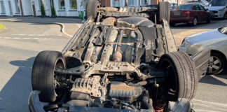 Der Wagen des Velberters landete auf dem Dach. Foto: Polizei