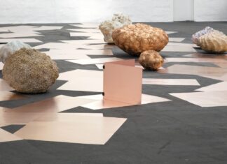 Bild: Nicola Schrudde, Installationsansicht, Flottmann-Hallen, Herne, 2022, VG Bild-Kunst, Bonn 2024