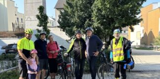 Unter der Leitung von Christoph Evers, Vorsitzender des ADFC Velbert ging es für Peter Beyer MdB und die Gruppe mit dem Rad 15 Kilometer durch Velbert und Umgebung. Fotorechte: Peter Beyer