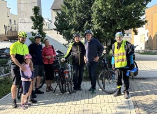 Unter der Leitung von Christoph Evers, Vorsitzender des ADFC Velbert ging es für Peter Beyer MdB und die Gruppe mit dem Rad 15 Kilometer durch Velbert und Umgebung. Fotorechte: Peter Beyer