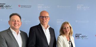 Peter Beyer tauscht sich mit Karl Tymister, dem Geschäftsführer der Agentur für Arbeit Mettmann, und Nathalie Schöndorf, der Geschäftsführerin des jobcenter ME-aktiv aus. Foto: Büro Beyer