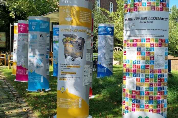 Die "Sustainable Development Goals" auf Säulen. Foto: Kreis ME
