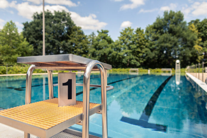 Die Stadtwerke Ratingen verlängern die Öffnungszeit des Außensportbeckens im Allwetterbad. Foto: Falco Peters/Stadtwerke Ratingen