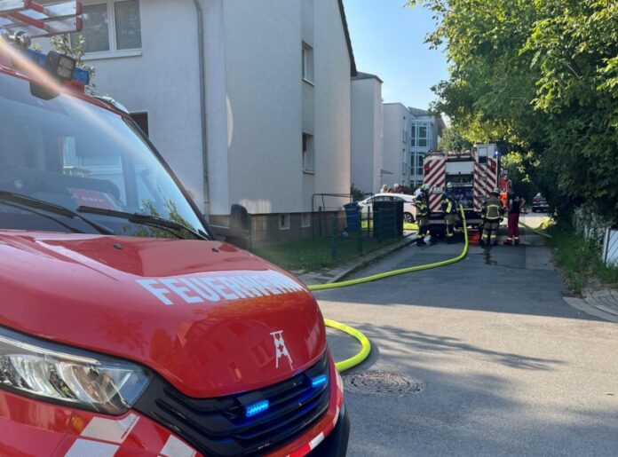 Ein Blick auf die Einsatzstelle an der Schulstraße. Foto: Feuerwehr Essen