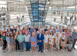 50 Ehrenamtliche besuchten Peter Beyer MdB in Berlin. Gemeinsam besuchten sie dier Kuppel des Reichstags. Foto: Bundespresseamt