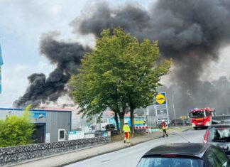 Der Brand brach an der Röntgenstraße aus. Foto: FW Erkrath