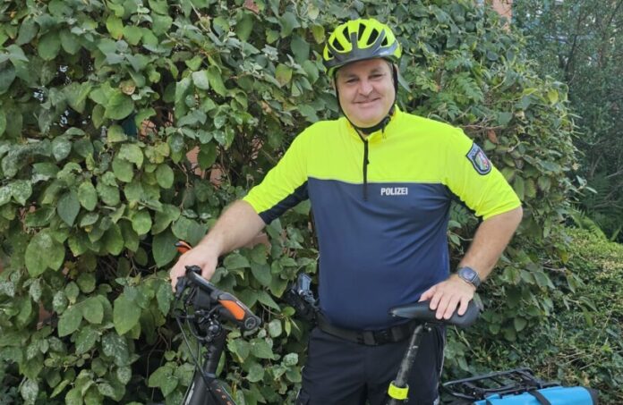 Geleitet wird der Pedelec-Kurs von Polizeihauptkommissar Matthias Buff. Foto: Polizei