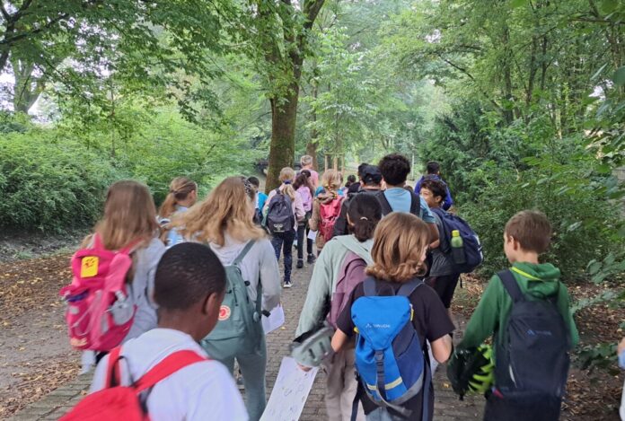 Die Schüler des Dietrich-Bonhoeffer-Gymnasiums laufen für Spenden. Foto: DBG