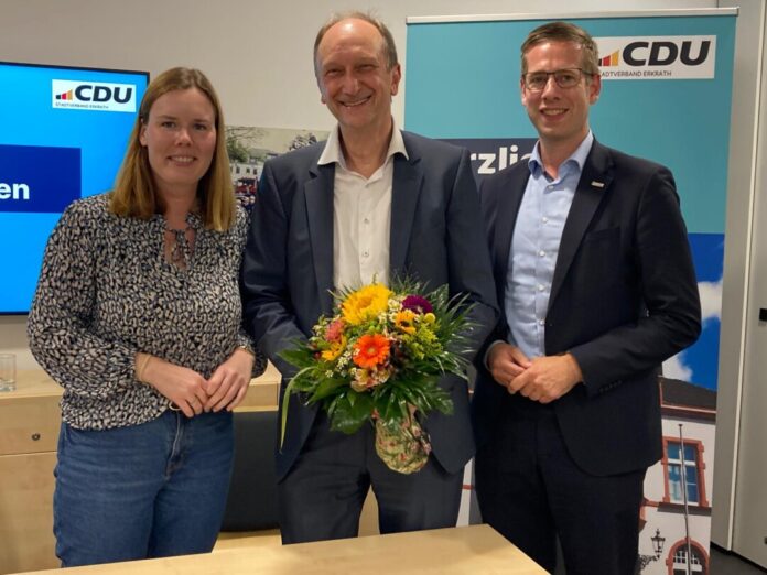 Die CDU-Vorsitzende Sarah Harden mit Klaus Wiener und Bürgermeister Christoph Schultz. Foto: CDU