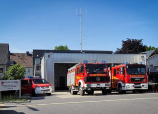 Die Feuerwehr an der Hochstraße im Velberter Ortsteil Tönisheide. Foto: Feuerwehr Velbert