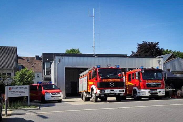 Die Feuerwehr an der Hochstraße im Velberter Ortsteil Tönisheide. Foto: Feuerwehr Velbert