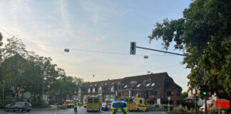 Am frühen Donnerstagabend, 5.9.24, stießen im Kreuzungsbereich der Mülheimer Straße und des Maubeuger Rings zwei Fahrzeuge zusammen. Foto: Polizei