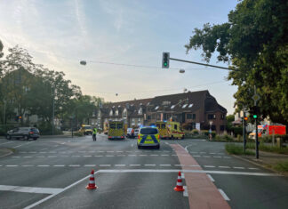 Am frühen Donnerstagabend, 5.9.24, stießen im Kreuzungsbereich der Mülheimer Straße und des Maubeuger Rings zwei Fahrzeuge zusammen. Foto: Polizei