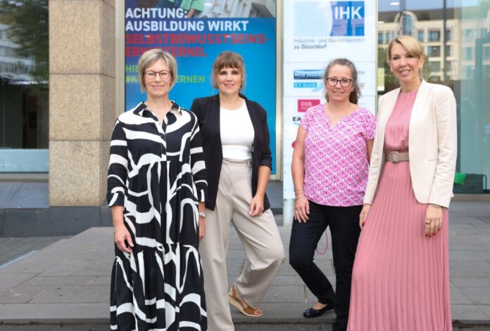 Birgit Wehrhöfer (Abteilungsleiterin Gleichstellung im Ministerium für Kinder, Jugend, Familie, Gleichstellung, Flucht und Integration des Landes Nordrhein-Westfalen), Johanna Torkuhl (Leiterin Competentia DUS/ME), IHK-Vizepräsidentin Julia Niederdrenk und Annette Grabbe, Sprecherin des Vorstands und Arbeitsdirektorin der Rheinbahn AG. Foto: M. Zanin/IHK Düsseldorf