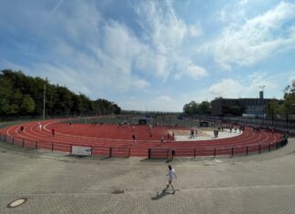 Beim Sportfest des Heinrich-Heine-Gymnasiums herrschte am Donnerstag auf der sanierten Schulsportanlage Hochbetrieb. Foto: Kreisstadt Mettmann