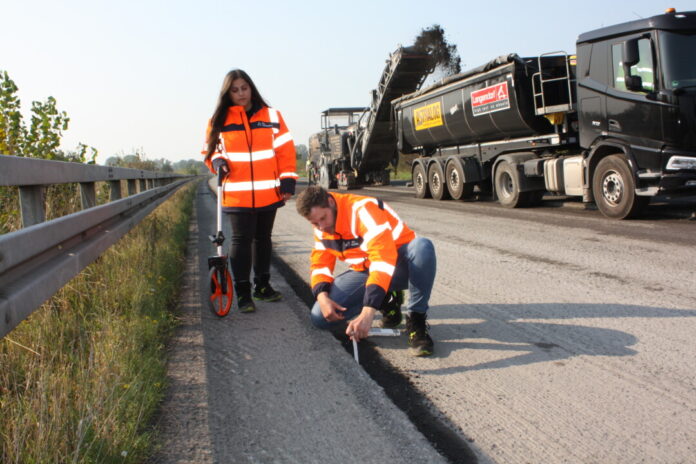 Bauüberwacher prüfen, ob vor Ort alles läuft. Foto: Autobahn GmbH