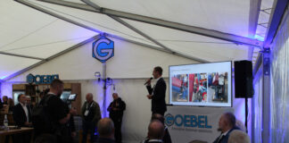 Bürgermeister Christoph Schultz begrüßte die Besucherinnen und Besucher des World Riveting Congress in Erkrath. Foto: Stadt Erkrath