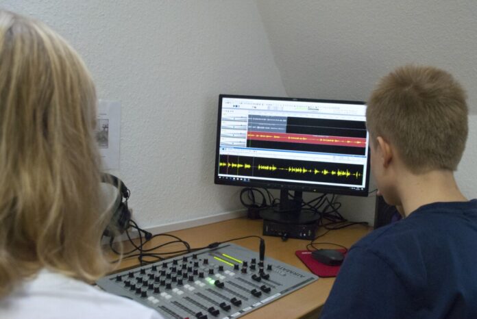 Bei einem Workshop können Kinder Radio machen. Foto: Veranstalter