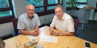 Martin Sträßer, Landtagsabgeordneter für die Städte Velbert, Wülfrath und Teile von Mettmann, mit Rainer Ritsche, Bürgermeister der Stadt Wülfrath. Foto: PR Martin Sträßer
